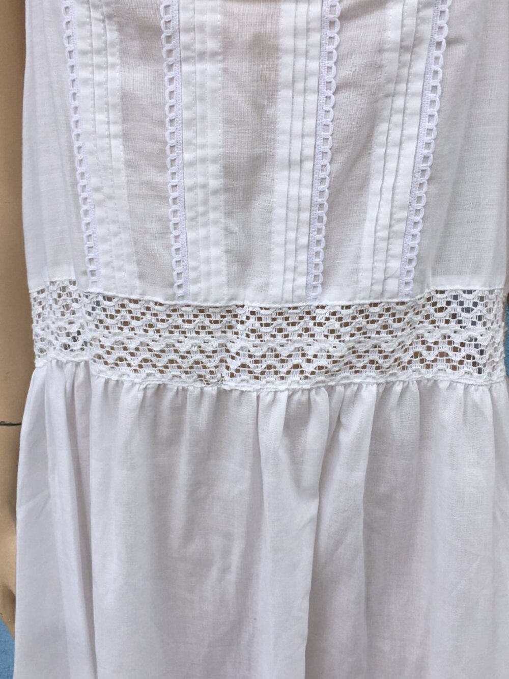 NWT Laura Ashley White Romantic Gown Nightgown Lace Sleeveless sz L Cottagecore - Picture 4 of 10